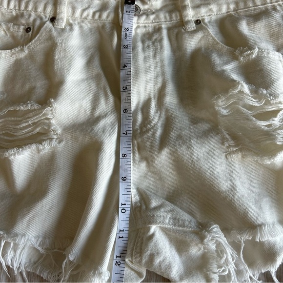 Blue B Distressed Cut off Grunge, Coastal Cowgirl 100% Cotton White Denim Shorts - Picture 9 of 10